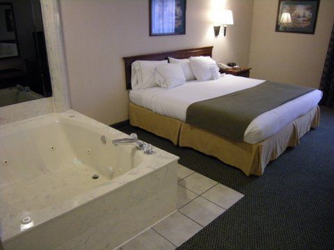 Holiday Express Interstate 20 Parks Mall By Ihg Hotel